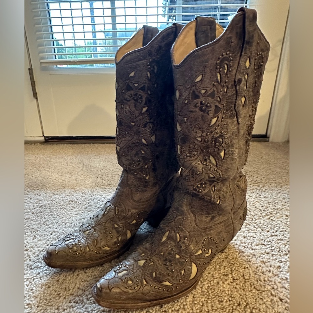 Corral boots